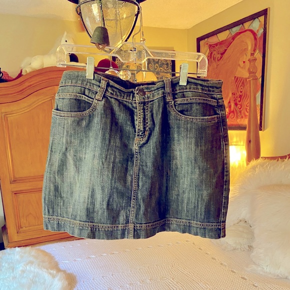 Daisy Fuentes Dresses & Skirts - Daisy Fuentes jeans mini skirt 6 💓